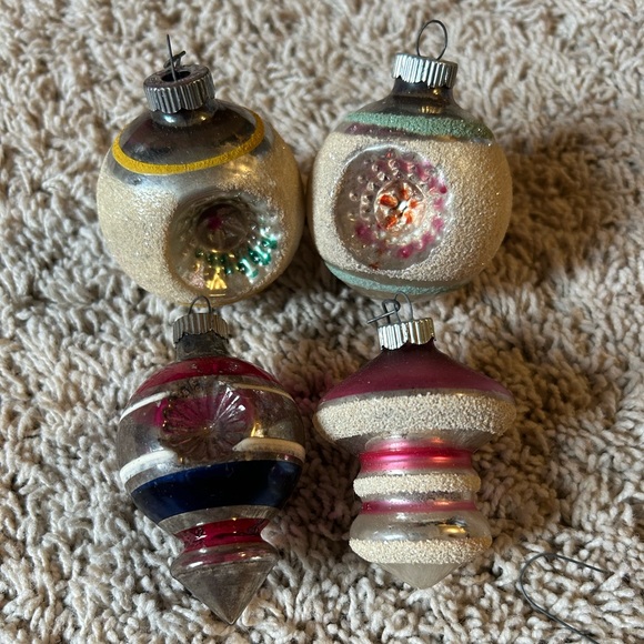 Box of vintage ornaments - Picture 9 of 15